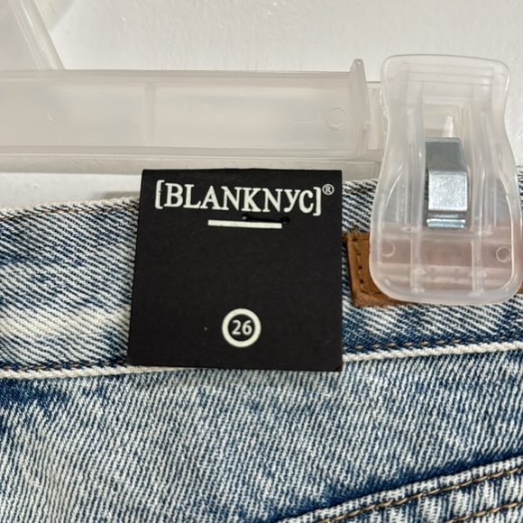Blank NYC Hollyweird Distressed Jean Shorts Size 26 - Picture 5 of 5
